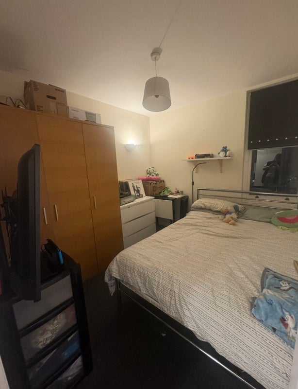 Room Fulham Road in Greater London