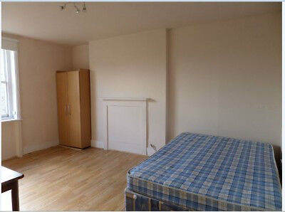 Room Bracewell Road in Greater London