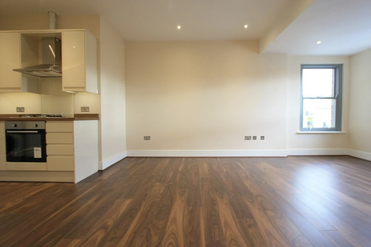 Flat Nursery Road in Greater London