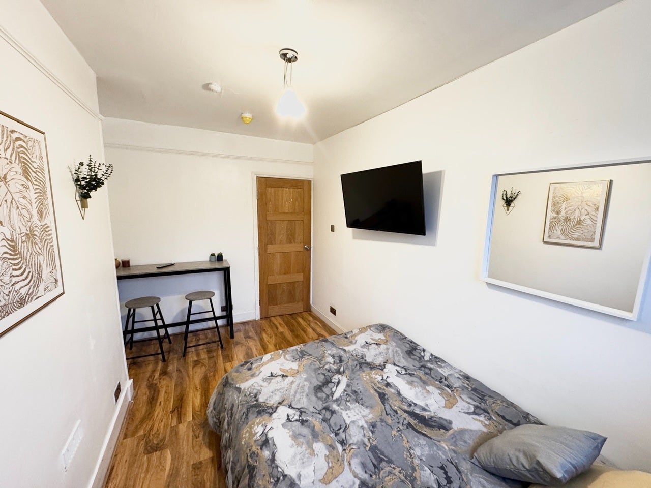 Room Disraeli Road in Greater London