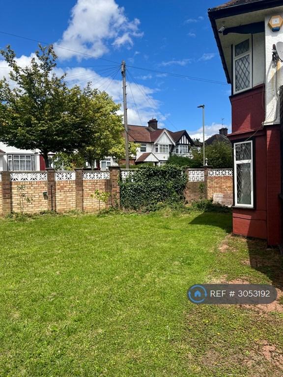 House Boyne Avenue in Greater London