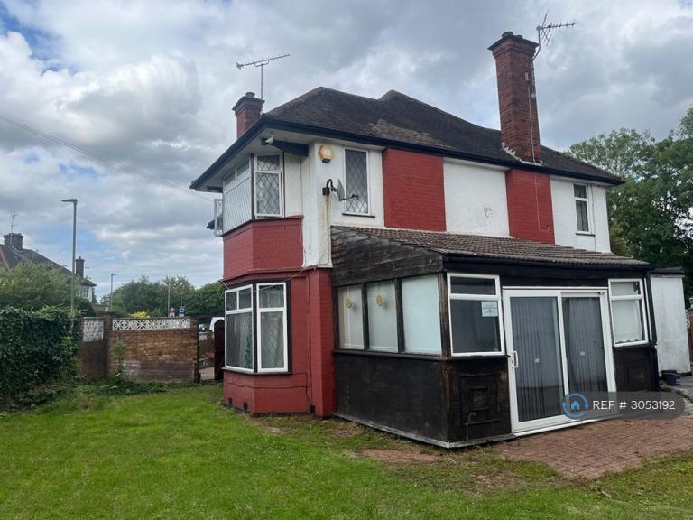 House Boyne Avenue in Greater London