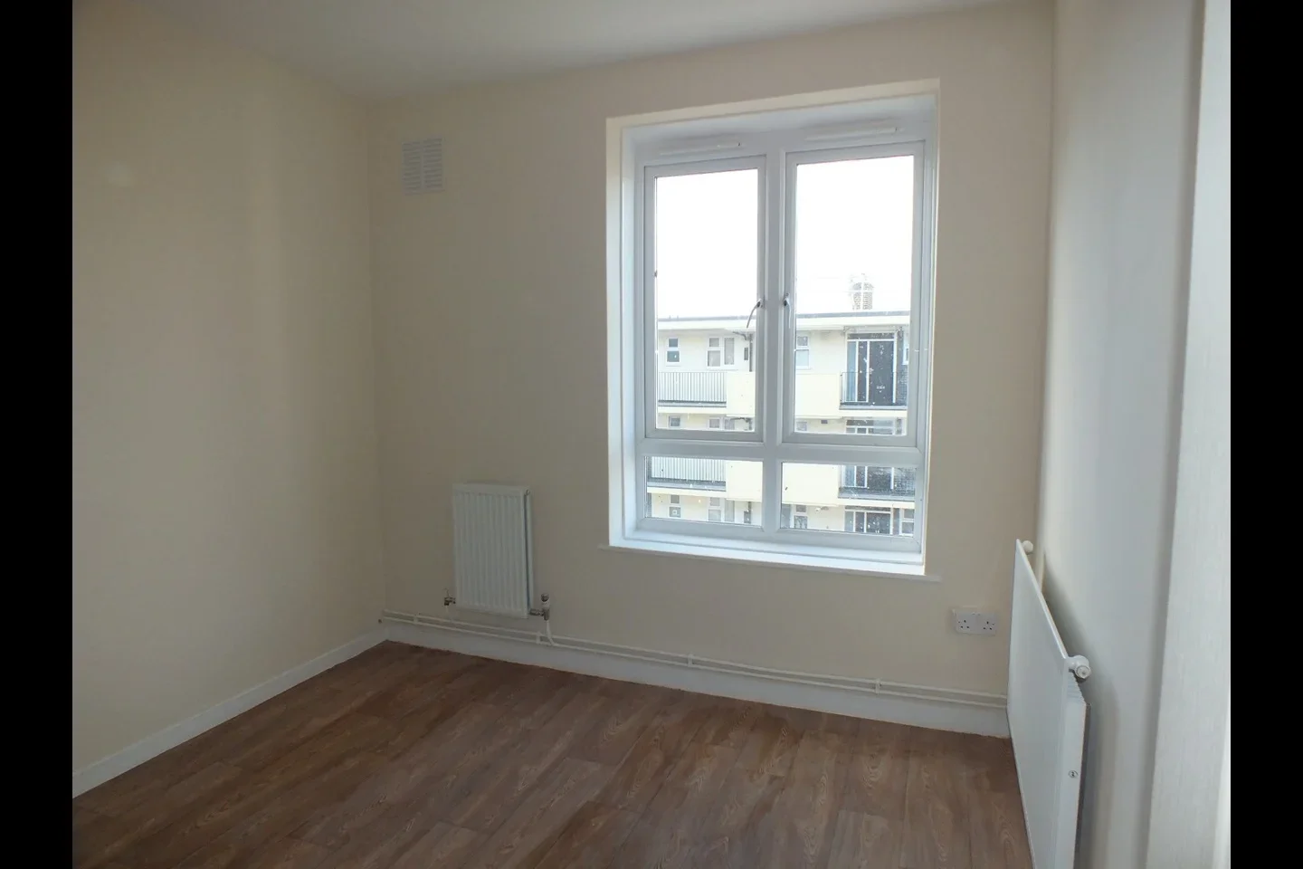 Flat Dorset Road in Greater London