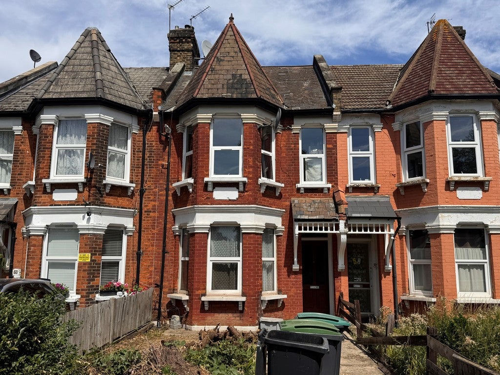 House Eastern Road in Greater London