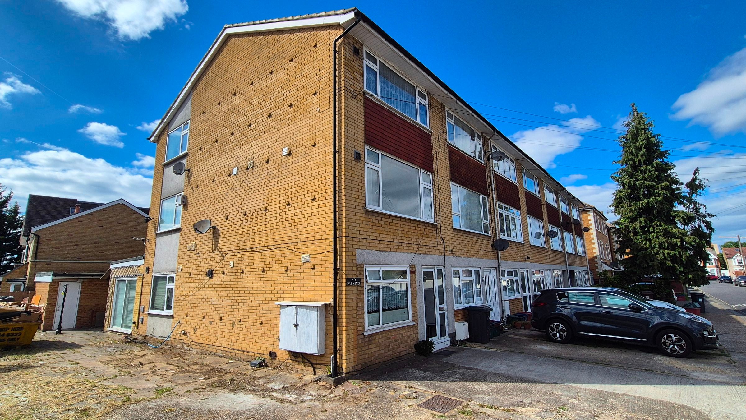 Flat Corban Road in Greater London