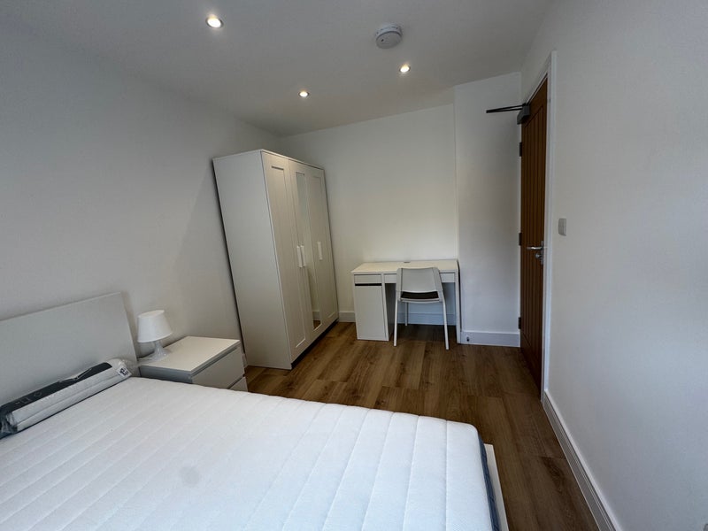 Flat Pencraig Way in Greater London