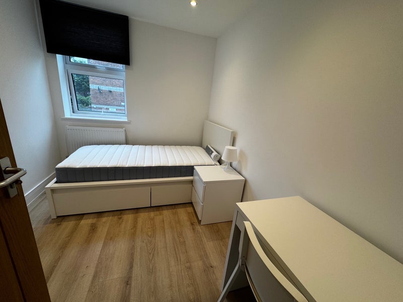 Flat Pencraig Way in Greater London