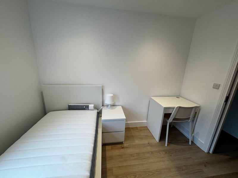 Flat Pencraig Way in Greater London