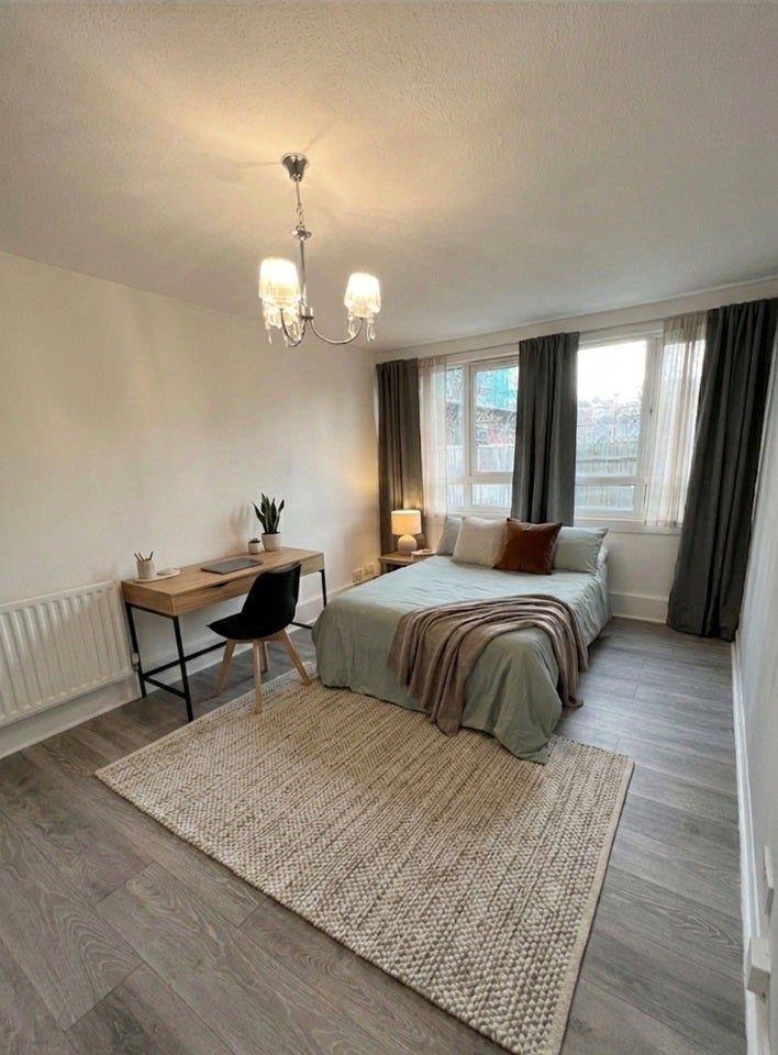 Room Waynflete Square in Greater London