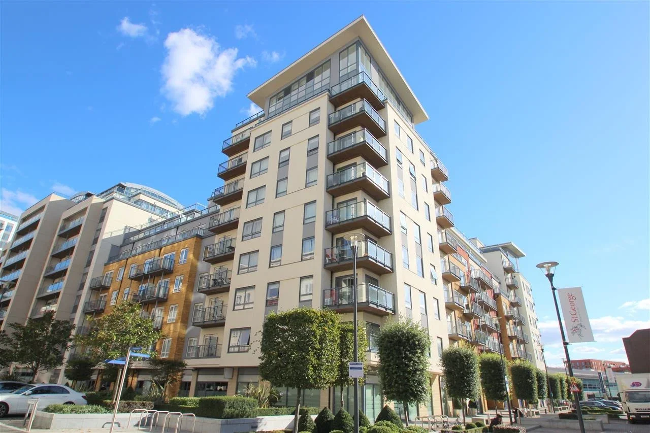 Flat Heritage Avenue in Greater London