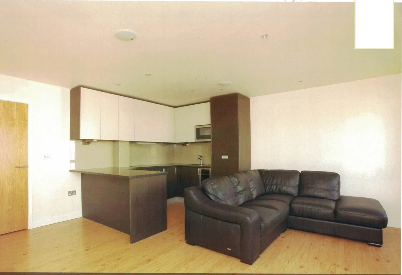 Flat Heritage Avenue in Greater London
