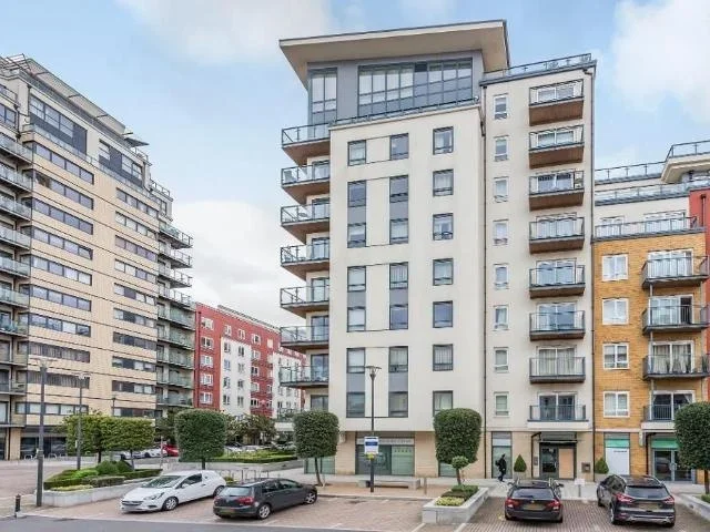 Flat Heritage Avenue in Greater London