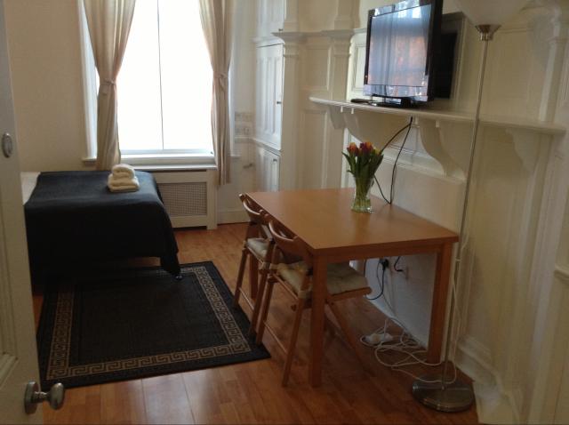 Room Fulham Palace Road in Greater London
