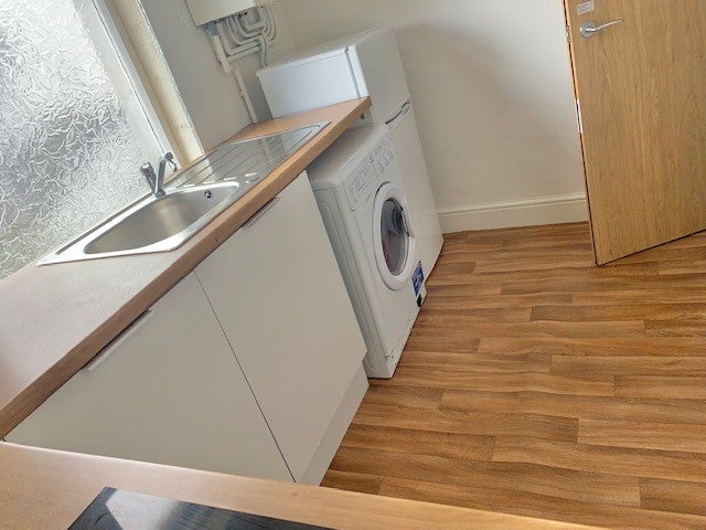 Flat Woodville Road in Cardiff