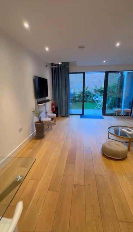 Room Fergus Street in Greater London