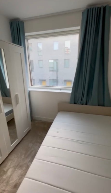 Room Fergus Street in Greater London