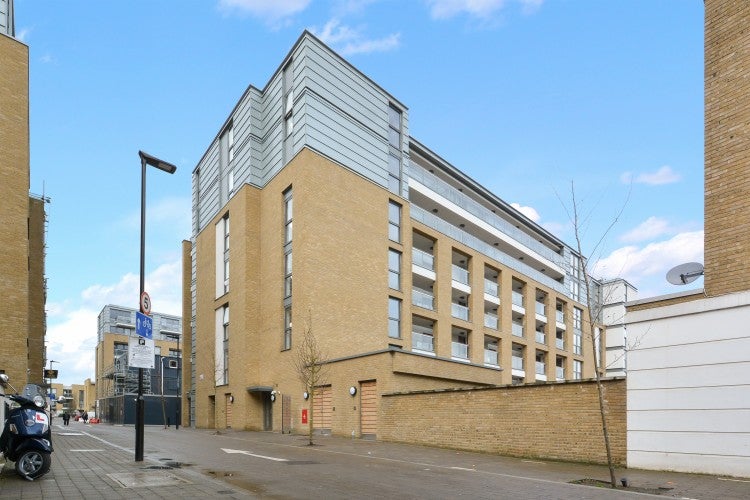 Flat Packington Square in Greater London