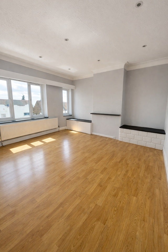 Flat Uxbridge Road in Greater London