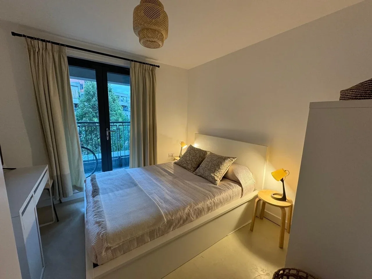 Flat Cottage Road in Greater London