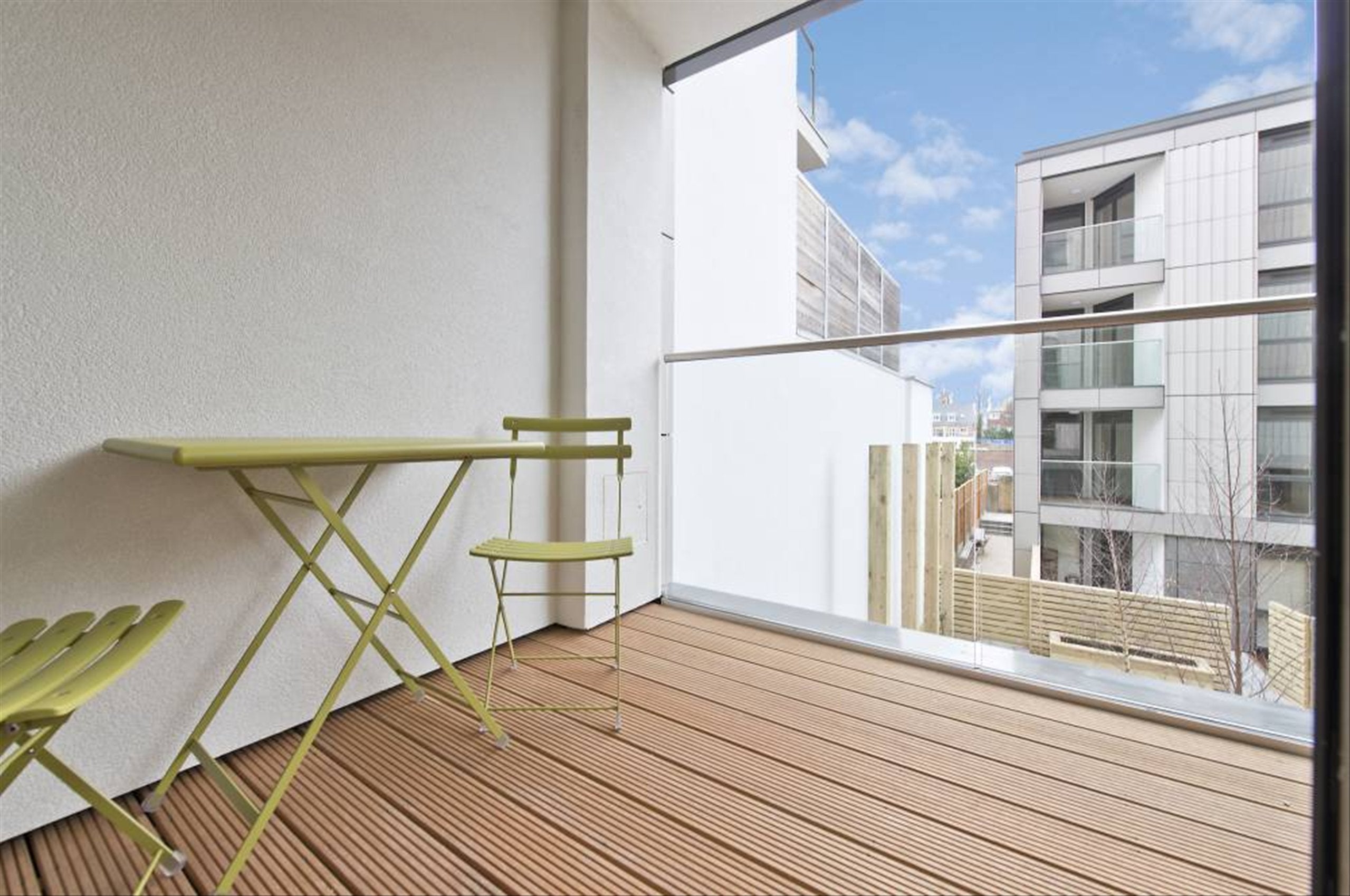 Flat Balham Hill in Greater London