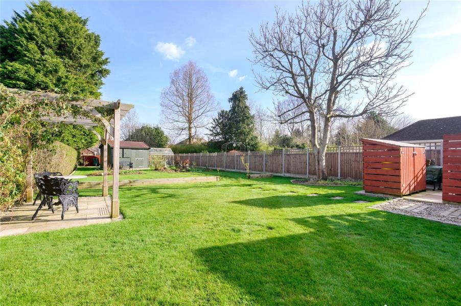 House Scotts Grove Road in Surrey Heath