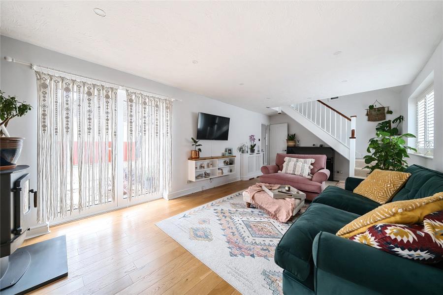House Scotts Grove Road in Surrey Heath