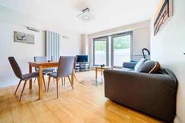 Flat Abbey Street in Greater London