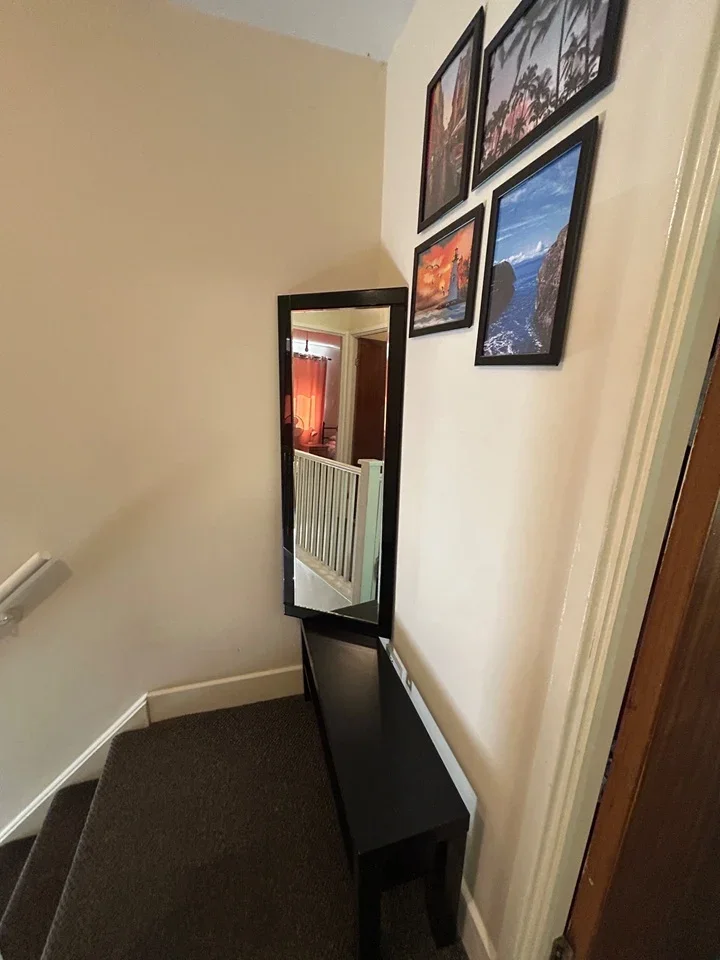 Room Nightingale Avenue in Greater London