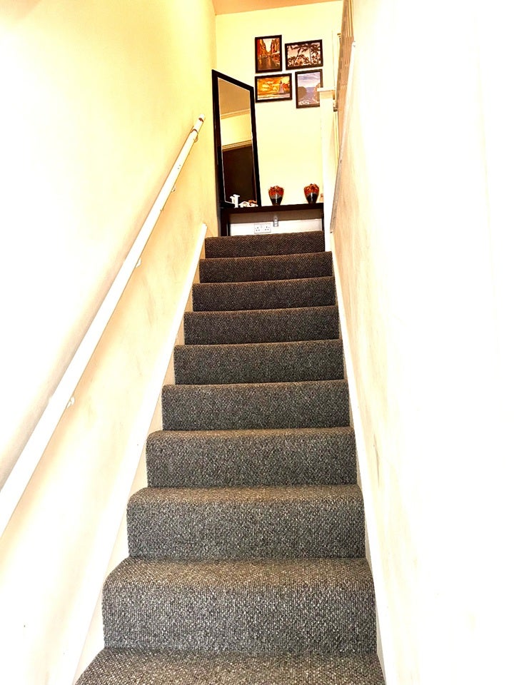 Room Nightingale Avenue in Greater London