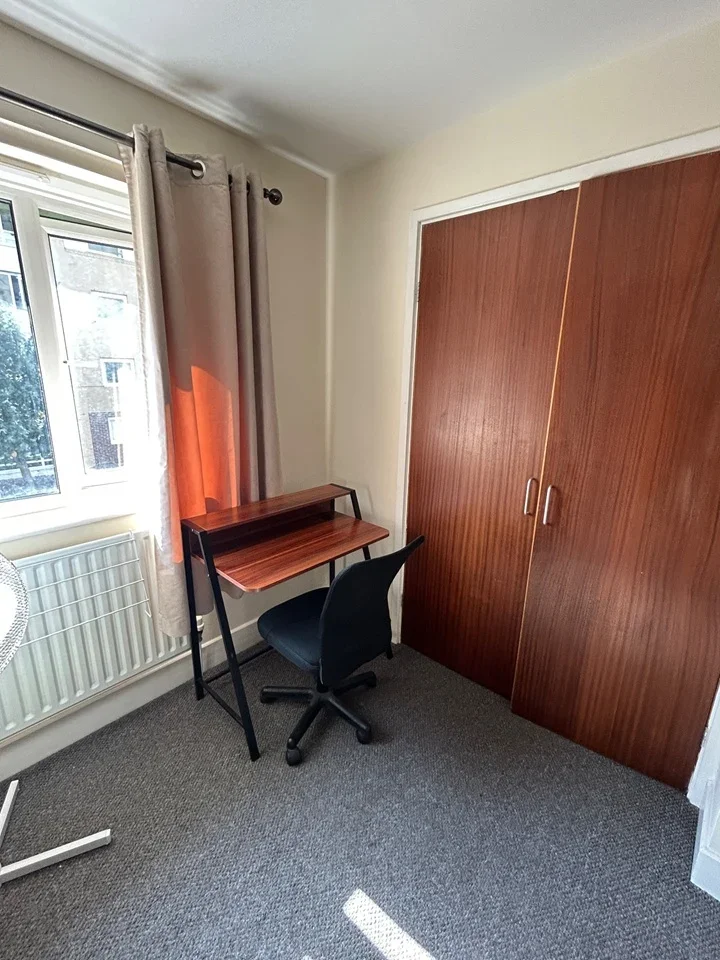 Room Nightingale Avenue in Greater London