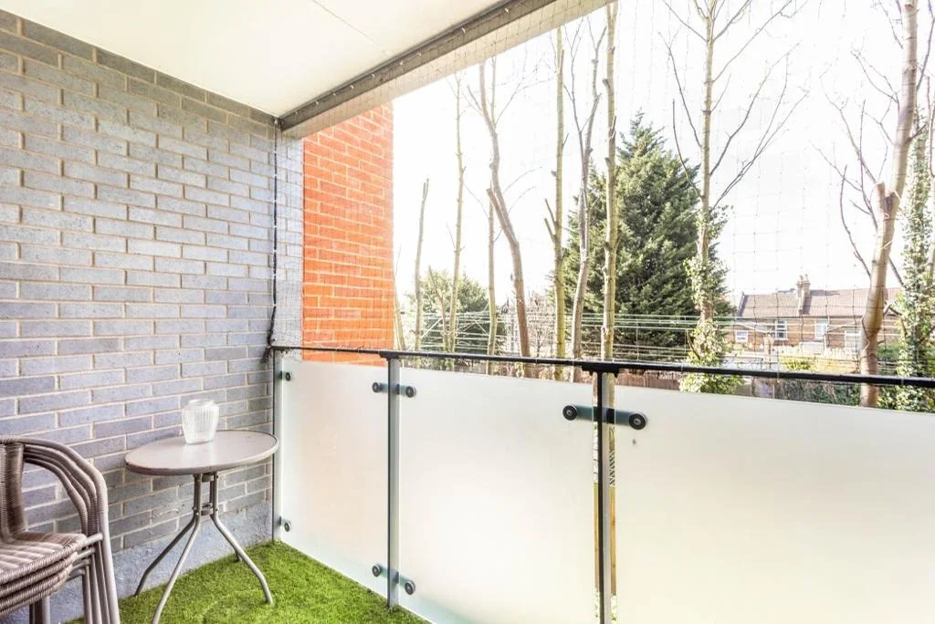 Flat Isobel Place in Greater London