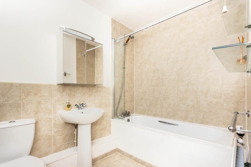 Flat Isobel Place in Greater London