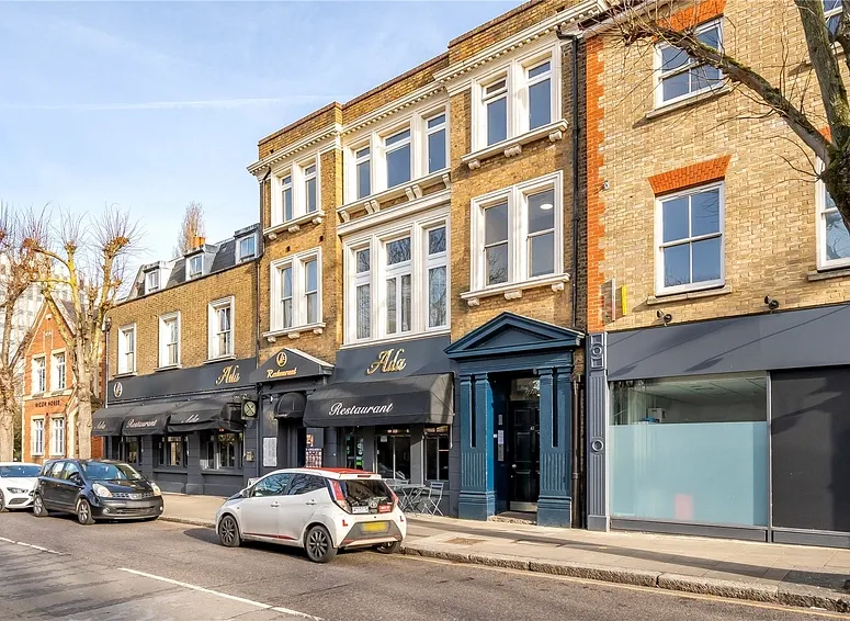 Flat St Andrew's Road in Greater London