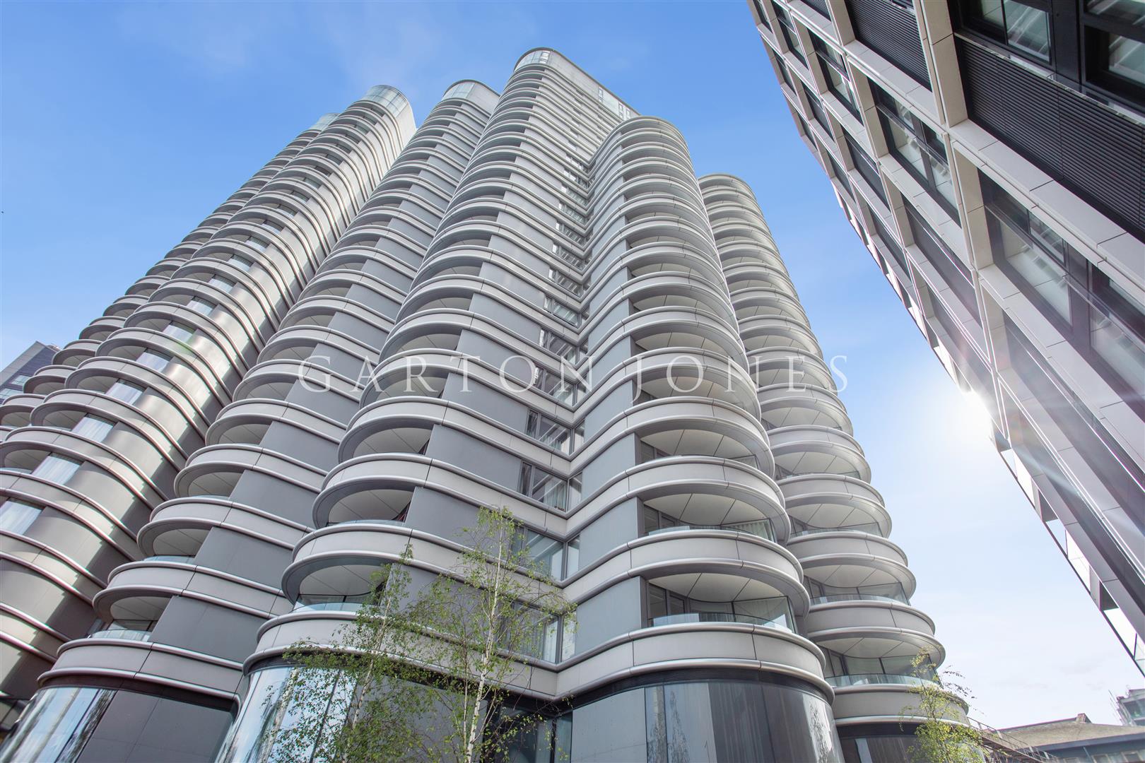 Flat Albert Embankment in Greater London