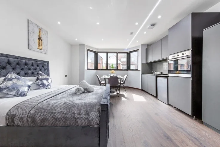 Room Woodstock Road in Greater London