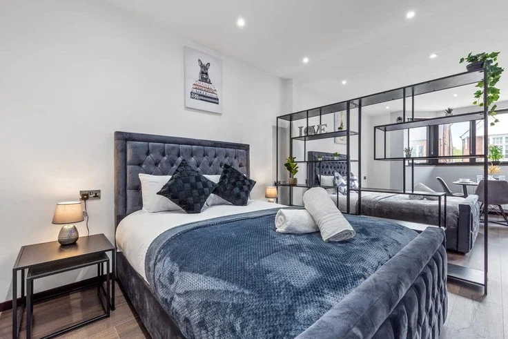 Room Woodstock Road in Greater London