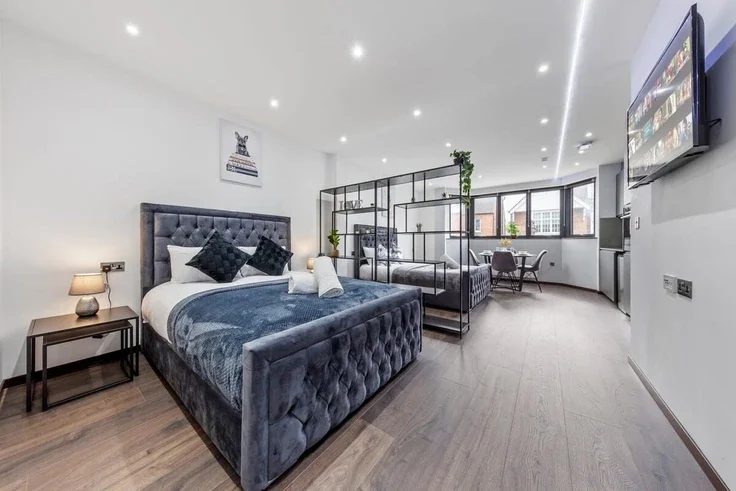 Room Woodstock Road in Greater London