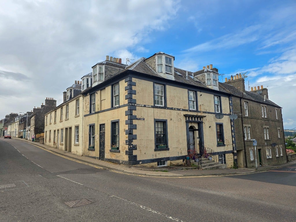 Flat High Street in Newburgh