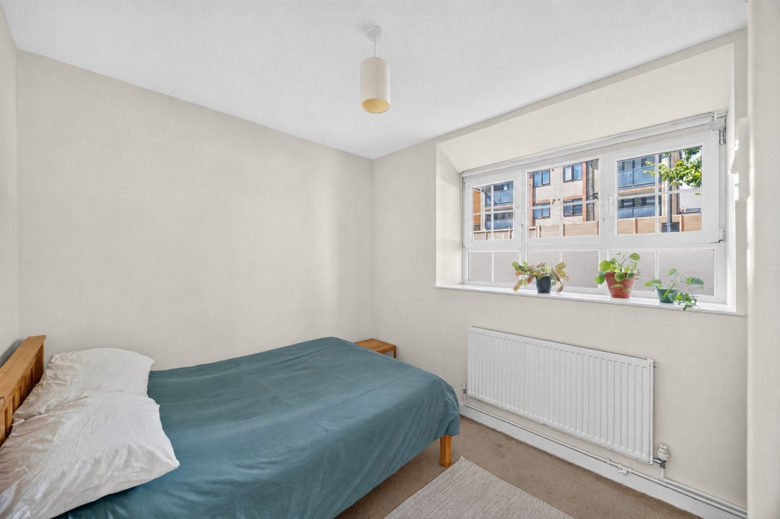 Flat Reardon Street in Greater London