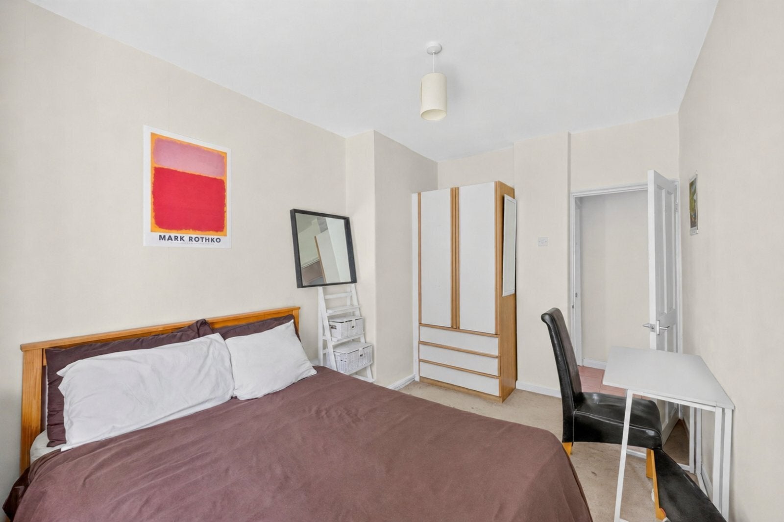 Flat Reardon Street in Greater London