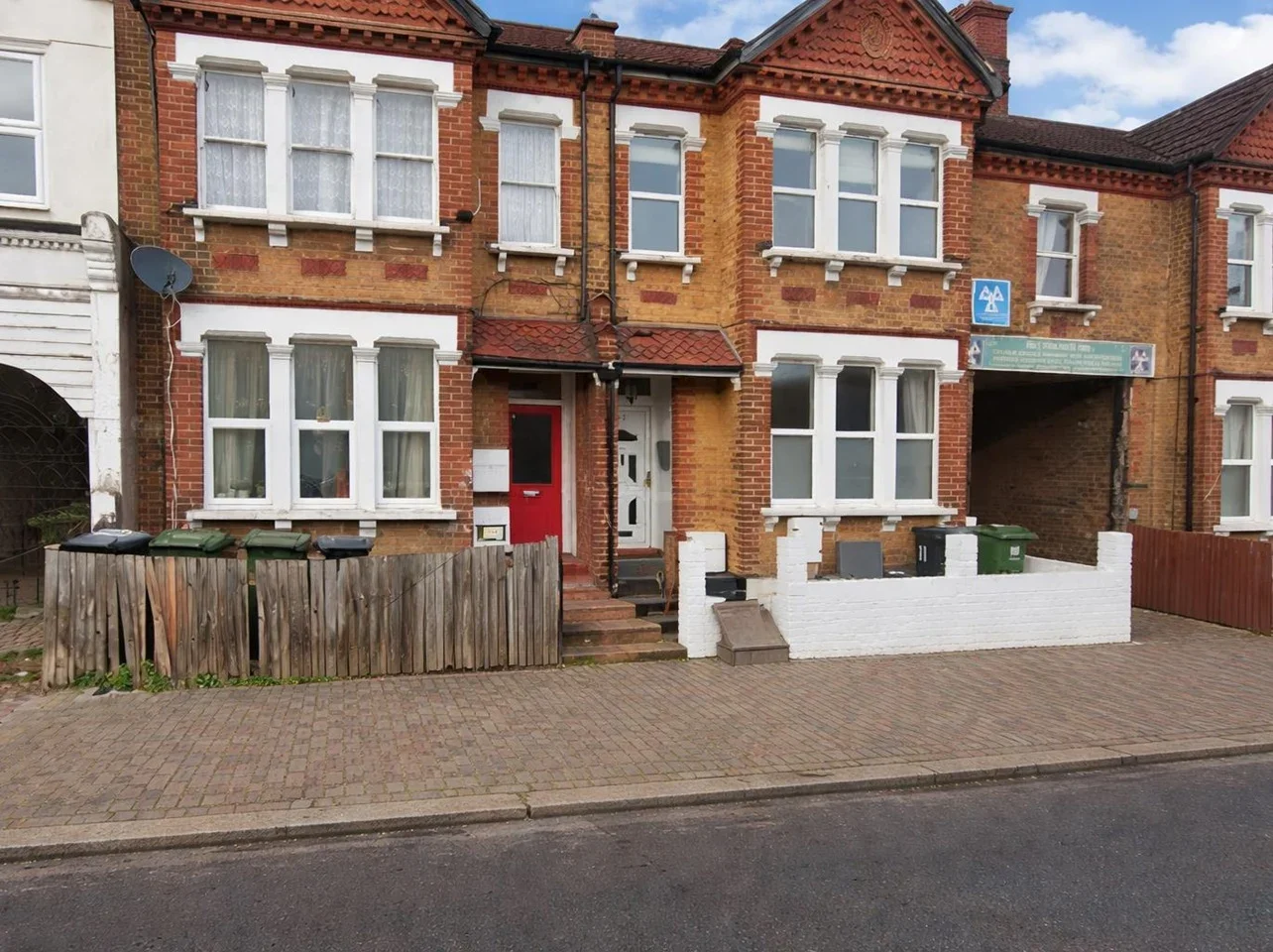 Flat Sunnyhill Road in Greater London