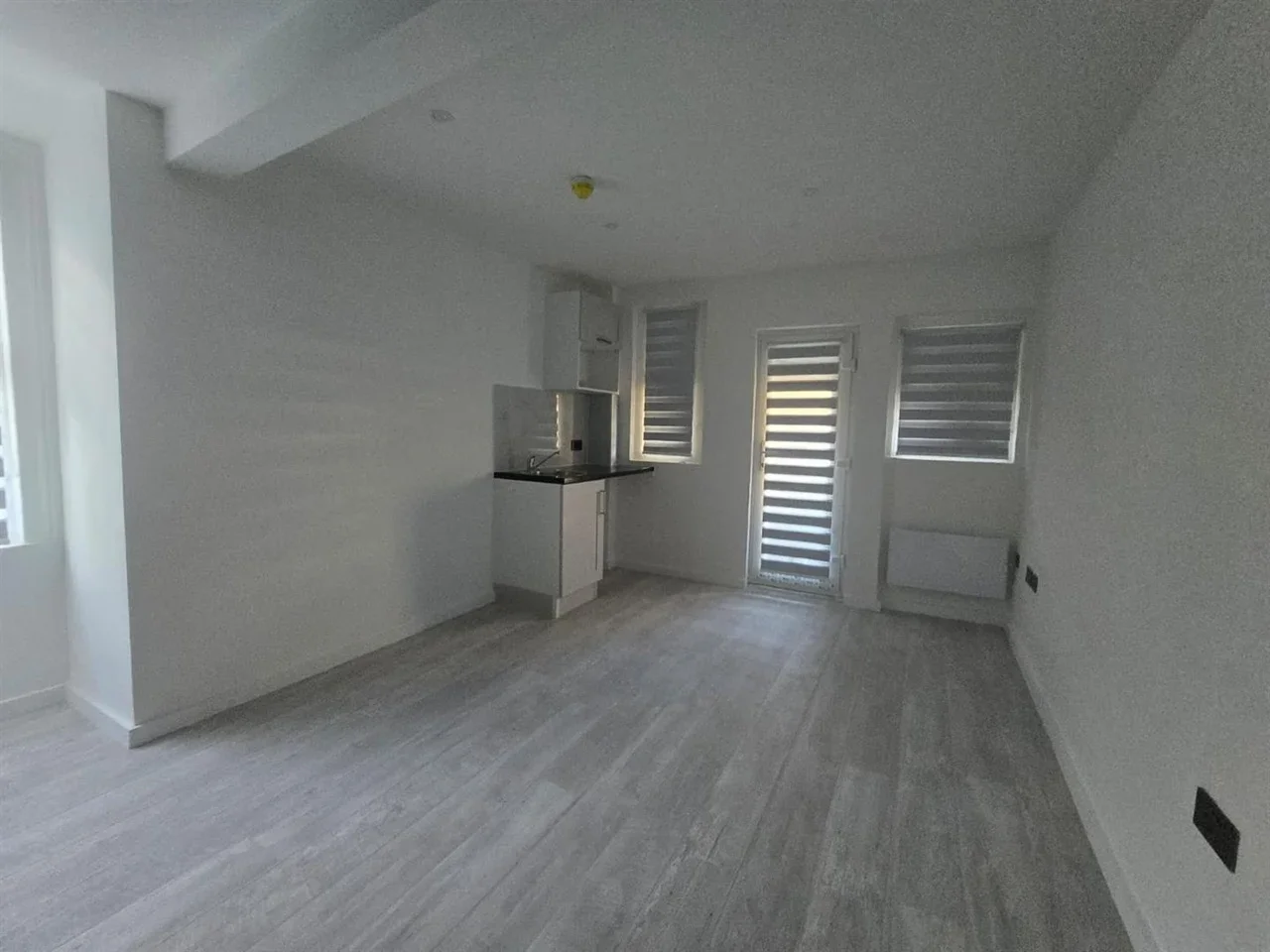 Flat Sunnyhill Road in Greater London