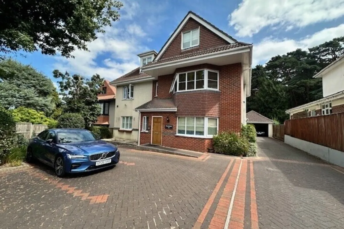 Flat Howard Road in Bournemouth