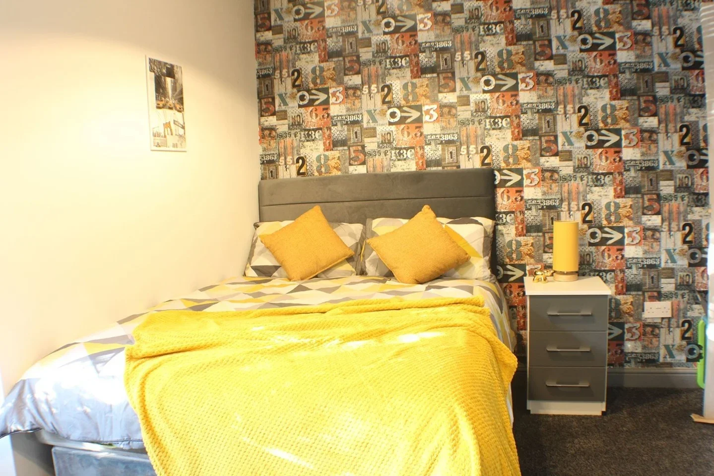 Room Sweetbriar Road in Leicester