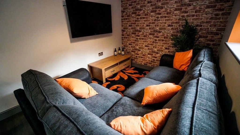 Room Sweetbriar Road in Leicester