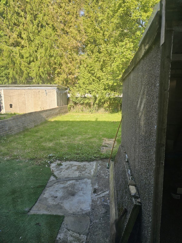 Room Briar Way in Slough