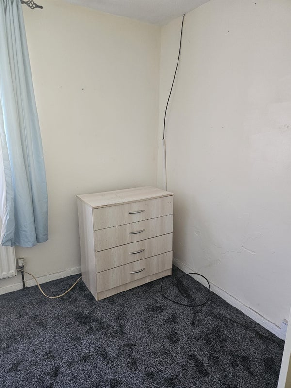Room Briar Way in Slough