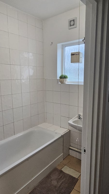Room Sheringham Road in Greater London