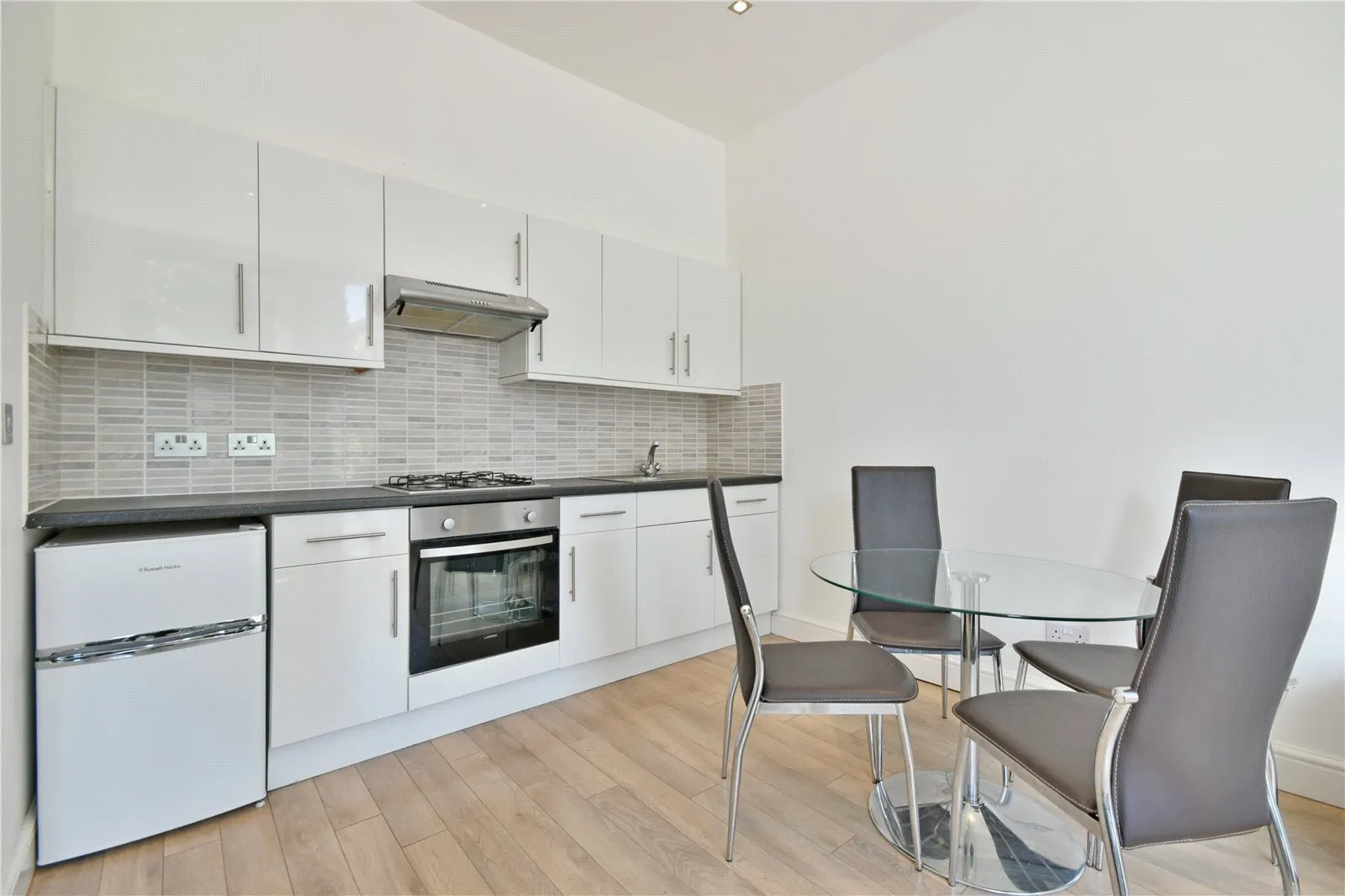 Flat Minster Road in Greater London