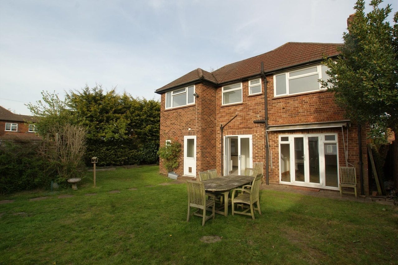 House Havers Avenue in Elmbridge